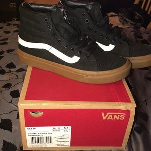 VANS SK8HI SLIM BLACK & GUM BOTTOM